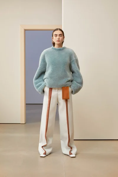 Look 16
